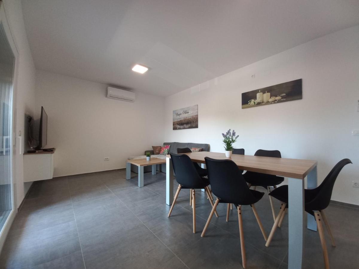 Apartment Martina Vir Dış mekan fotoğraf
